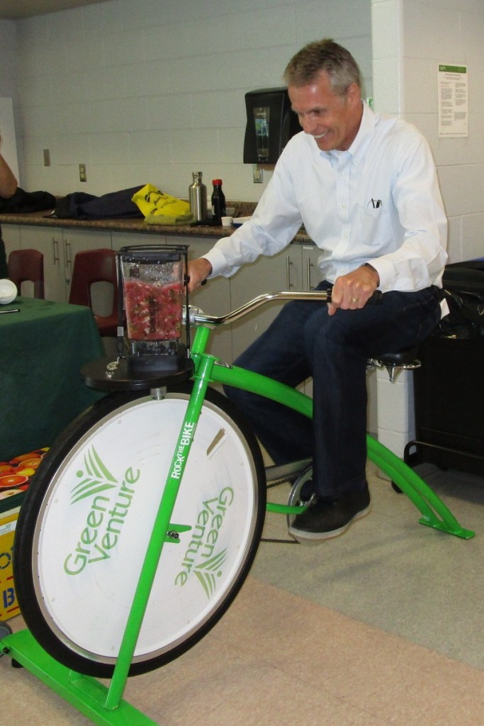 Pedal and make a smoothie. Wow!